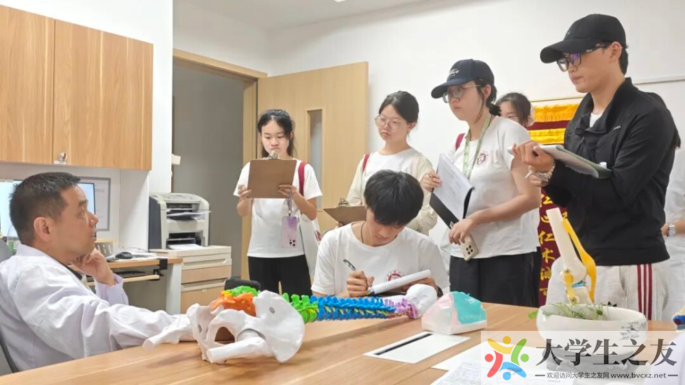 深耕基层察实情 岐黄薪火赋民生 ——岐黄骨伤实践队赴苍南县中医院访谈调研