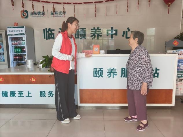 聊城大学马克思主义学院开展“暖心敬老入颐养 民族团结润银发”社会实践活动