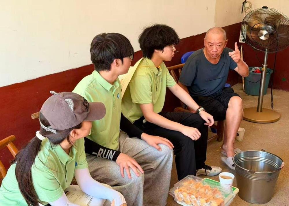 聆听峥嵘岁月，传承铁血军魂——湖南财政经济学院学子走访慰问越战退役老兵